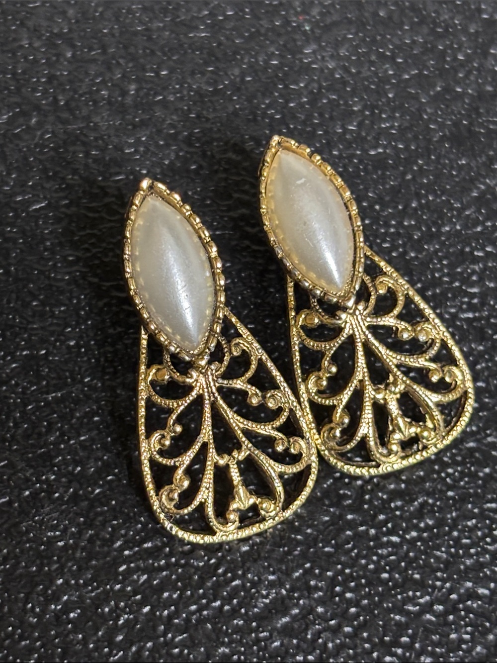 Fashion Gold Filigree Teardrop Earrings with Cream Marquise Stone
